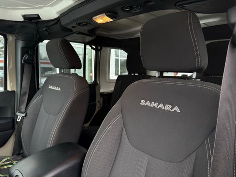 Used 2018 Jeep Wrangler Unlimited Sahara image 38