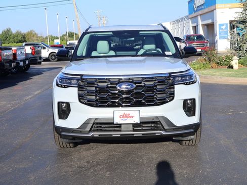 New 2026 Ford Explorer Platinum w/ LUX Leather Package AWD/4WD image 10