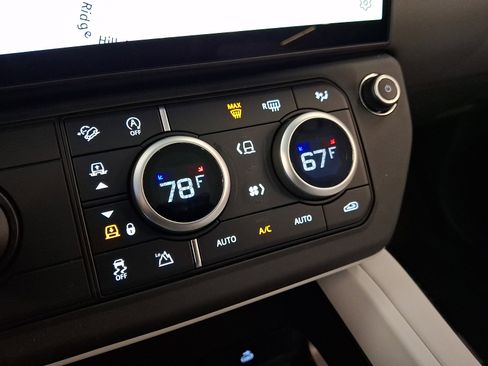 New 2026 Land Rover Defender 110 X-Dynamic SE image 14