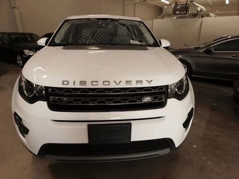 Used 2019 Land Rover Discovery Sport SE image 10