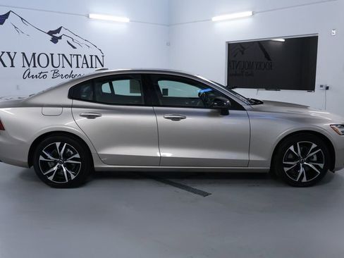 Used 2024 Volvo S60 B5 Core image 8