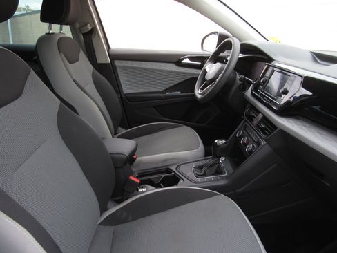 Used 2022 Volkswagen Taos S image 8