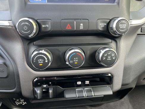 Used 2024 RAM 3500 Big Horn AWD/4WD image 19
