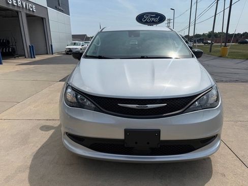Used 2024 Chrysler Voyager LX FWD image 5