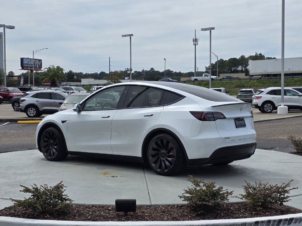 Used 2025 Tesla Model Y Performance AWD/4WD image 4