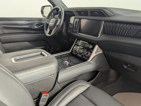 Used 2024 GMC Yukon XL Denali image 31