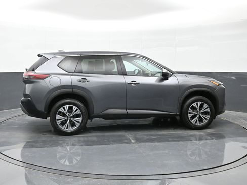 Used 2021 Nissan Rogue SV image 9