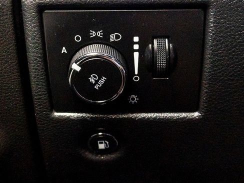 Used 2020 Jeep Grand Cherokee Limited w/ Luxury Group II image 11