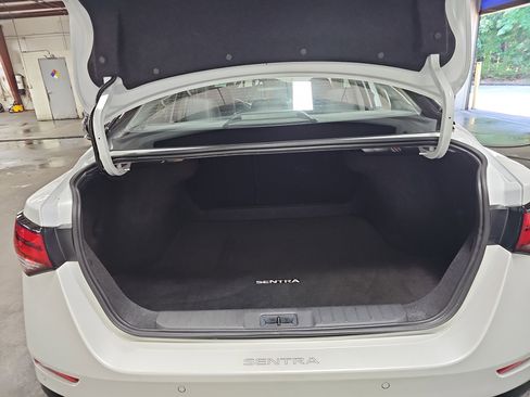 Used 2024 Nissan Sentra SR w/ SR Premium Package FWD image 13