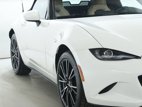 Used 2024 MAZDA MX-5 Miata Grand Touring RWD image 9