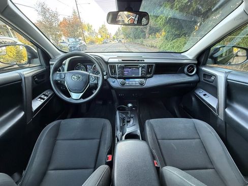 Used 2018 Toyota RAV4 LE image 15