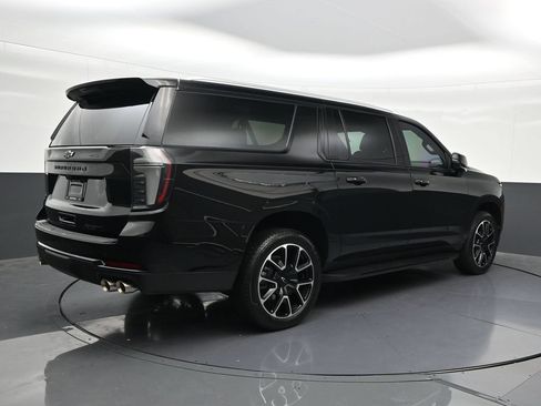 Used 2025 Chevrolet Suburban RST w/ Comfort Package RWD image 5