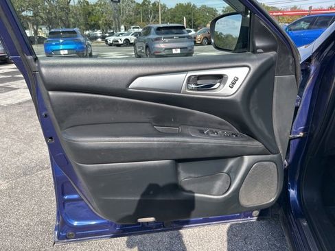 Used 2020 Nissan Pathfinder SL w/ Cargo Package image 10