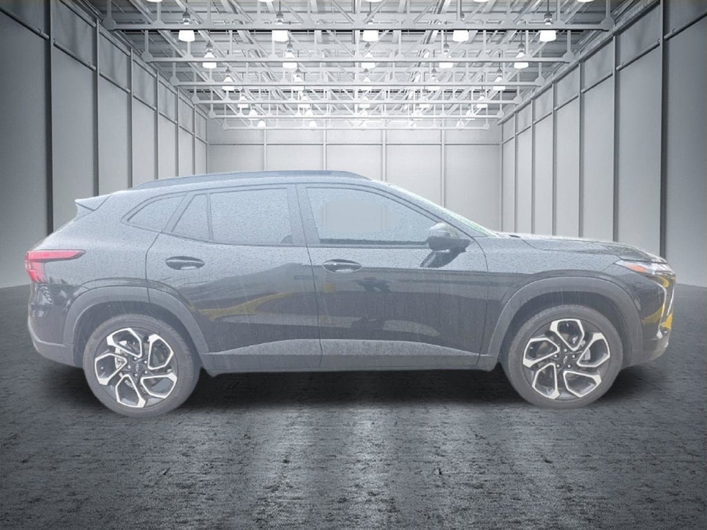 Certified 2025 Chevrolet Trax RS w/ Sunroof Package FWD image 8