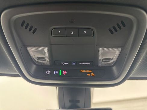 Used 2023 Chevrolet Traverse LT FWD image 20