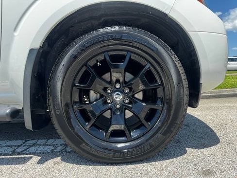Used 2020 Nissan Frontier SV w/ Midnight Edition Floor Mats RWD image 9