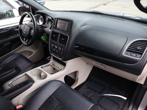 Used 2018 Dodge Grand Caravan SXT FWD image 20