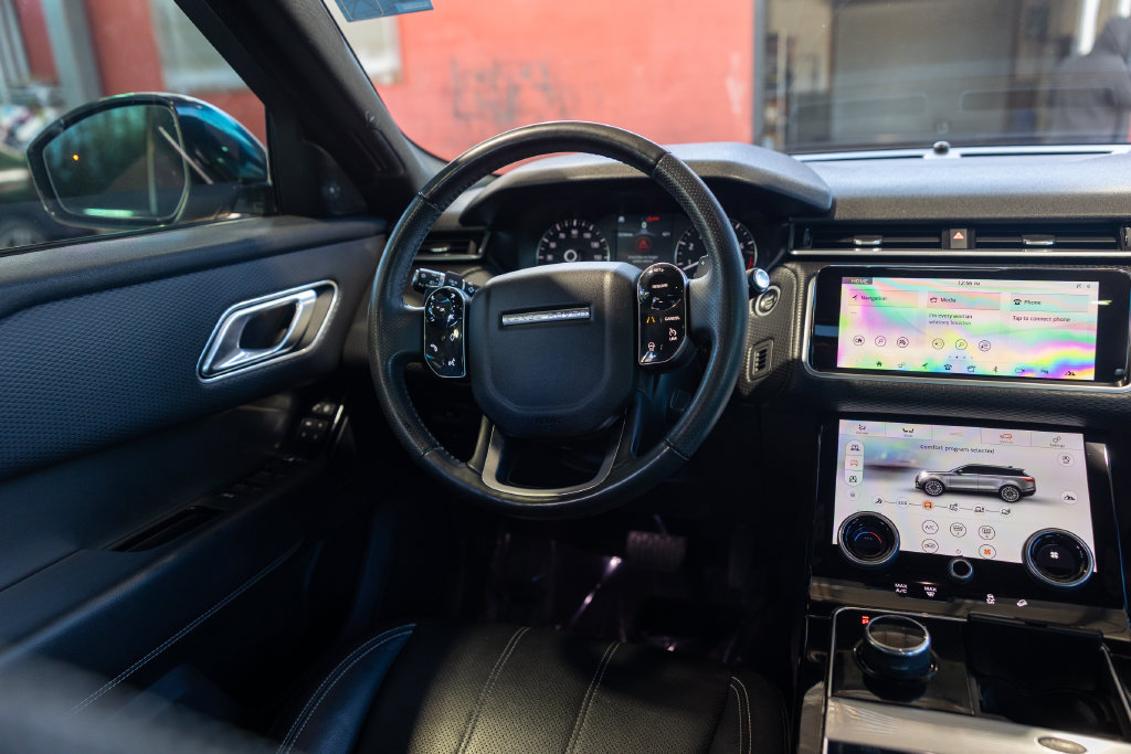 Used 2018 Land Rover Range Rover Velar S AWD/4WD image 33