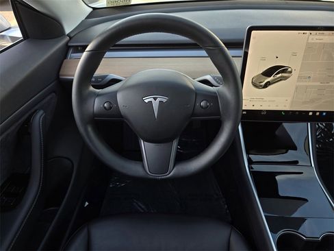 Used 2018 Tesla Model 3 Long Range image 12