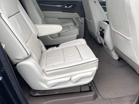 Used 2022 GMC Yukon XL Denali image 16