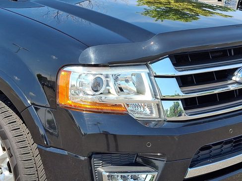 Used 2017 Ford Expedition Limited AWD/4WD image 9