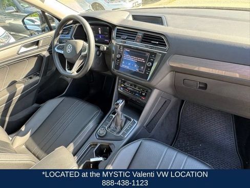 Certified 2022 Volkswagen Tiguan SE w/ Panoramic Sunroof Package AWD/4WD image 31