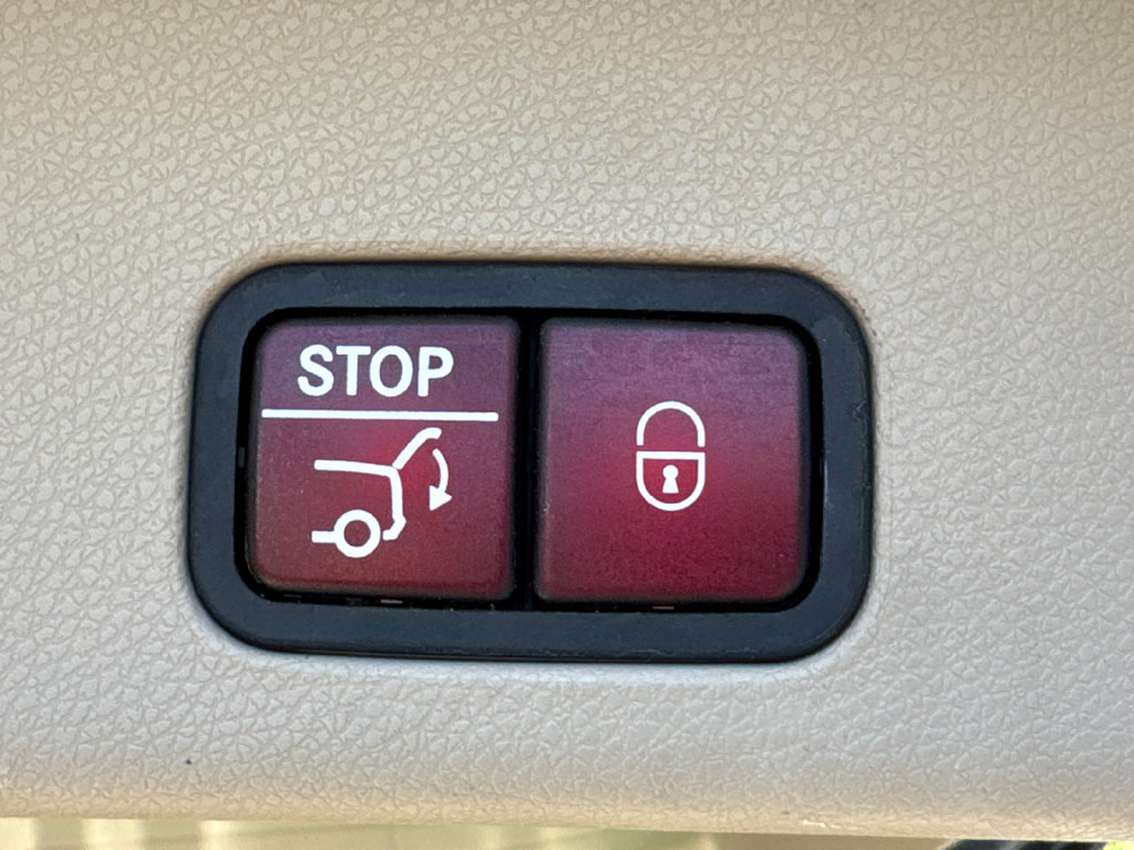 Used 2015 Mercedes-Benz GL 450 4MATIC image 18