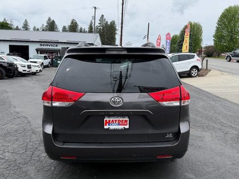 Used 2013 Toyota Sienna LE AWD/4WD image 4