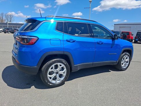 Used 2025 Jeep Compass Latitude w/ Sun & Sound Group AWD/4WD image 6