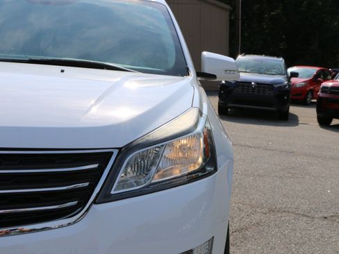 Used 2016 Chevrolet Traverse LT FWD image 13