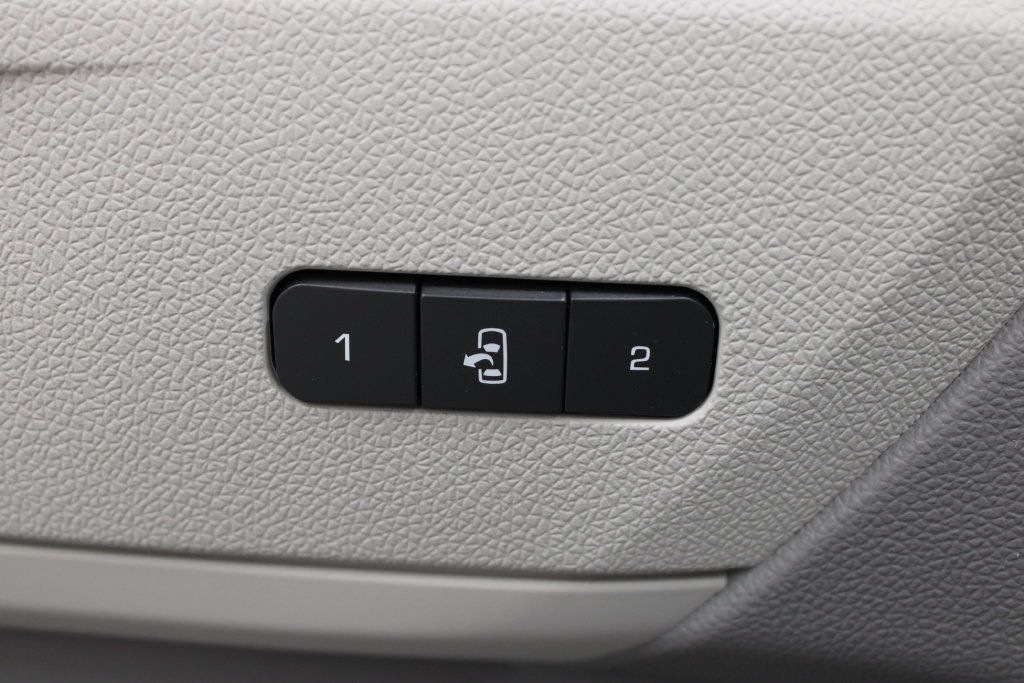 Used 2017 Chevrolet Traverse Premier FWD image 17
