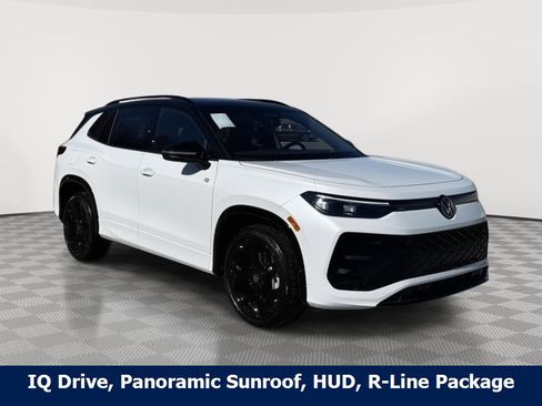 New 2026 Volkswagen Tiguan SE R-Line image 1