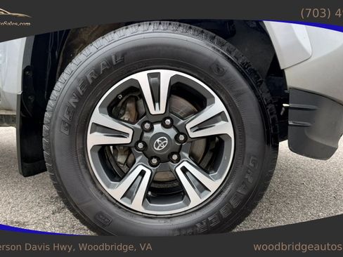 Used 2019 Toyota Tacoma TRD Sport AWD/4WD image 36