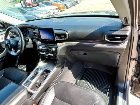 Used 2022 Ford Explorer Limited image 9