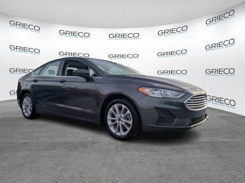 Used 2020 Ford Fusion SE image 1