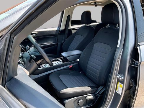 Certified 2021 Ford Edge SE FWD image 8