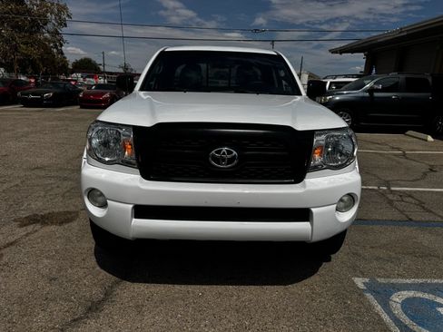 Used 2011 Toyota Tacoma PreRunner w/ SR5 Pkg #2 RWD image 3