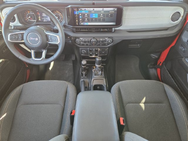 Used 2026 Jeep Wrangler Unlimited Sahara AWD/4WD image 33