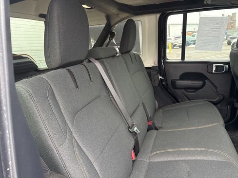 Used 2024 Jeep Wrangler Unlimited image 8