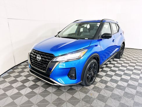 Used 2023 Nissan Kicks SR w/ SR Premium Package FWD image 7