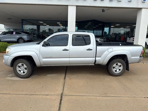 Used 2010 Toyota Tacoma PreRunner RWD image 10