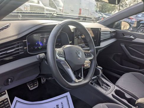 Used 2025 Volkswagen Jetta Sport image 11