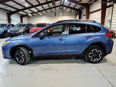 Used 2017 Subaru Crosstrek 2.0i Premium AWD/4WD image 3