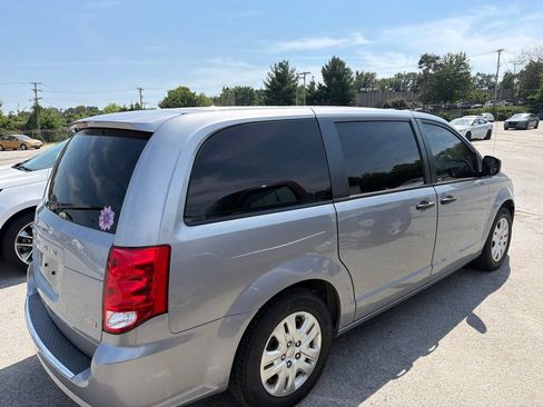 Used 2019 Dodge Grand Caravan SE FWD image 4