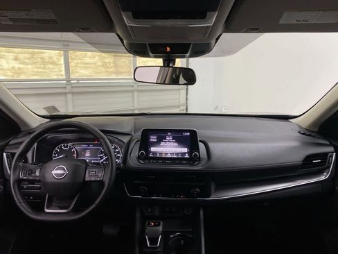 Used 2025 Nissan Rogue SV image 11