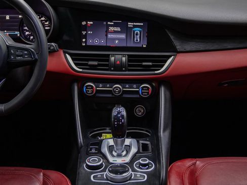 Used 2020 Alfa Romeo Giulia w/ Nero Edizione image 31