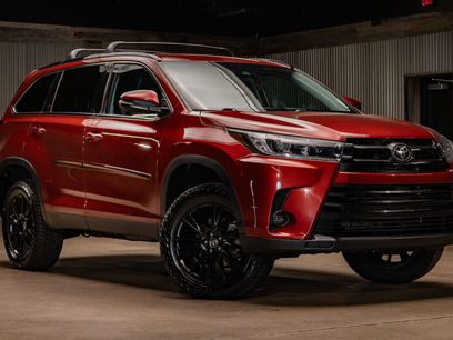 Used 2019 Toyota Highlander SE