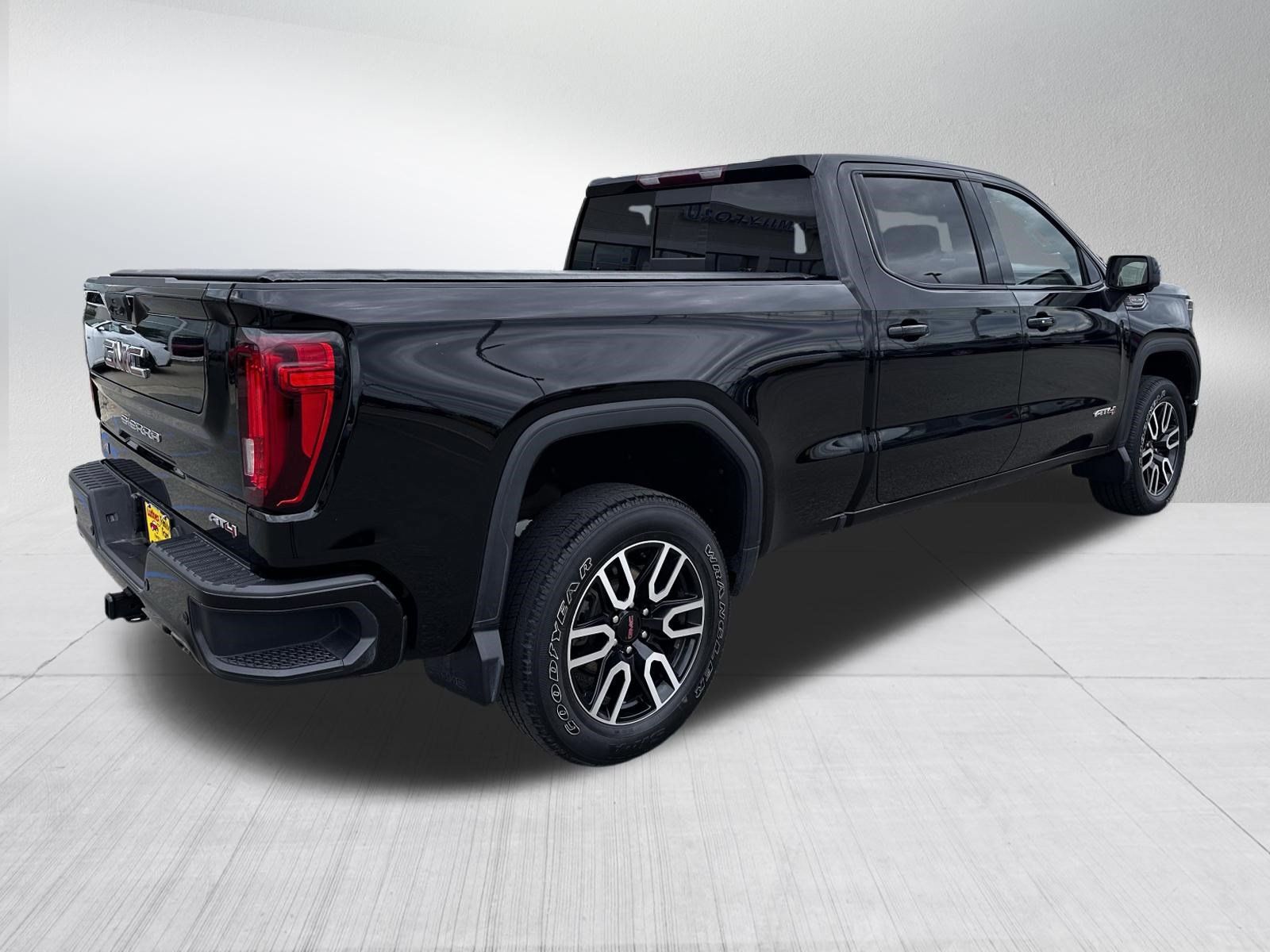 Used 2023 GMC Sierra 1500 AT4 w/ AT4 Preferred Package AWD/4WD image 7