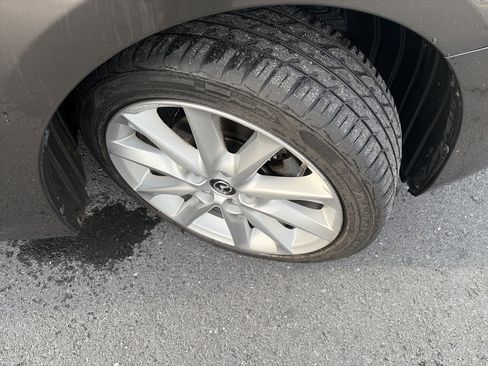 Used 2017 MAZDA MAZDA3 Touring FWD image 12