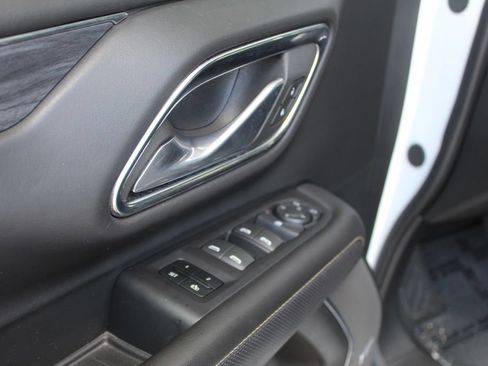 Used 2024 GMC Yukon XL SLT RWD image 27